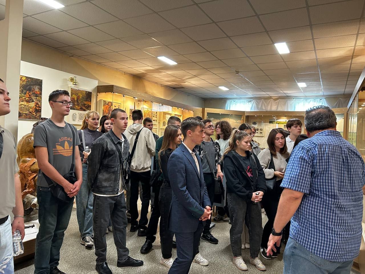 ВИЗИТ СТУДЕНТОВ ДОНАГРА В МАКЕЕВСКИЙ ХУДОЖЕСТВЕННО-КРАЕВЕДЧЕСКИЙ МУЗЕЙ: ПРАЗДНОВАНИЕ 82-Й ГОДОВЩИНЫ ОСВОБОЖДЕНИЯ ДОНБАССА